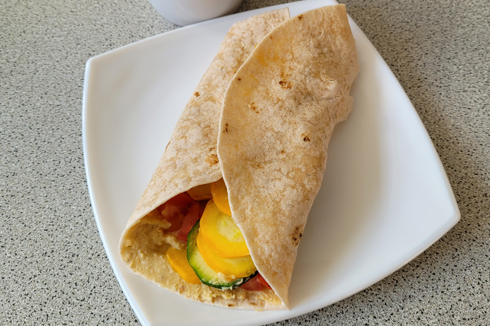 Wrap de hummus y vegetales
